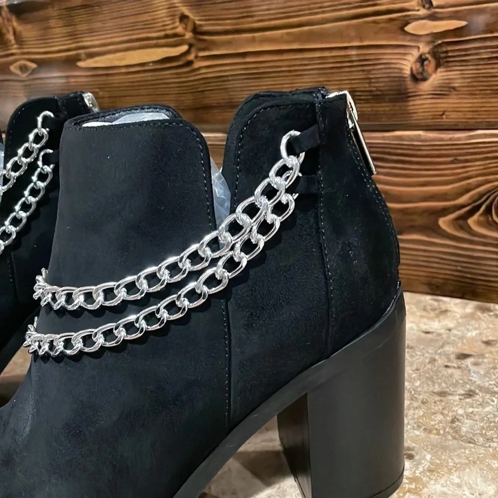 Black Boots with Double Chain